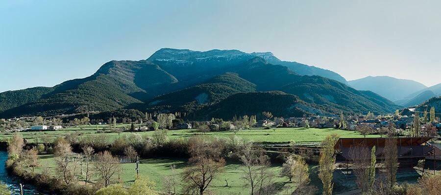 Leyendas Del Pirineo Fiscal Exterior photo